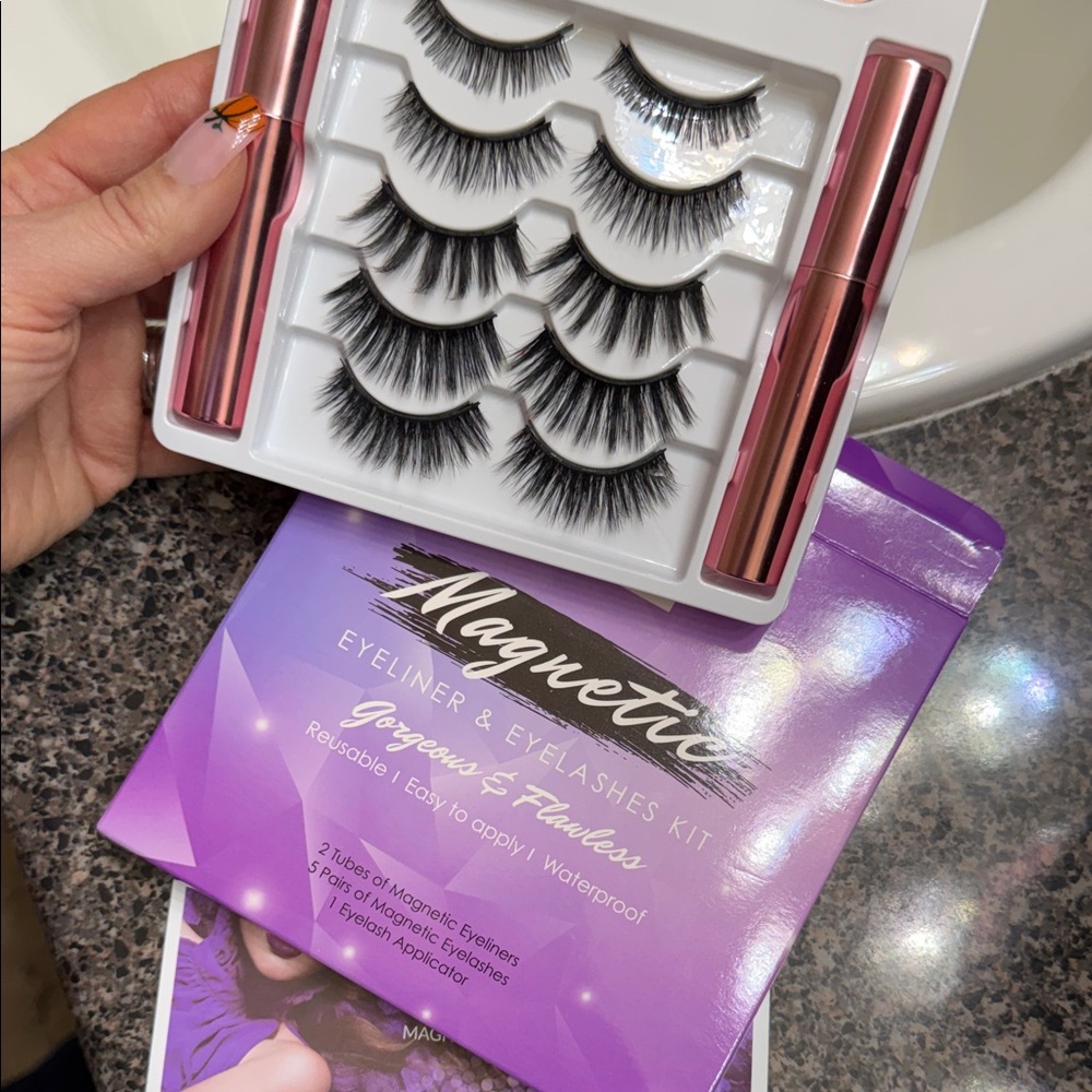 Magnetic Eyeliner & Eyelashes Kit - Gorgeous 5 Pairs